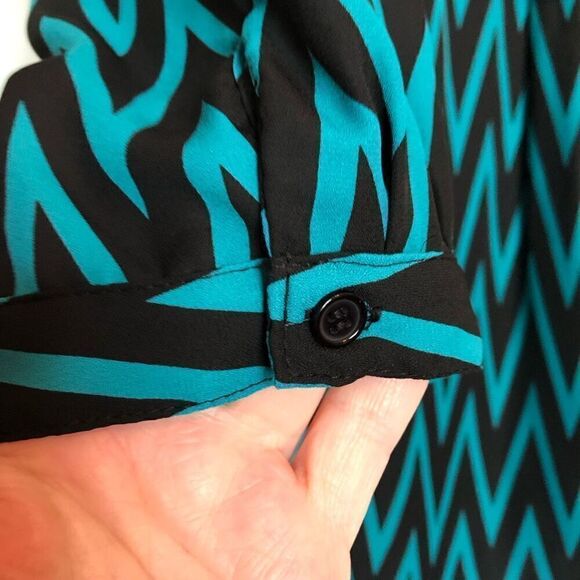 TACERA - NWOT 🎉HPx2🎉 L Sz L Tunic-Length 3/4-Button Chevron Blouse/Black & Teal - Picture 5 of 13